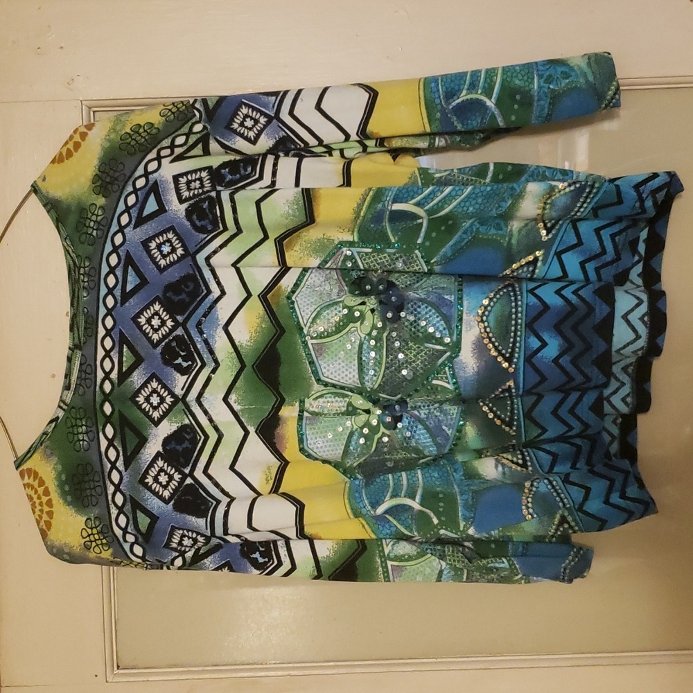 Beautiful top and a matching skirt.